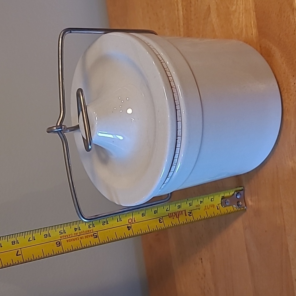 VINTAGE Cylindrical Stoneware Cheese Crock with Lid and Metal Wire Bail Closure - Picture 13 of 17